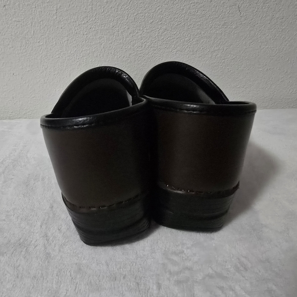 Dansko Women's Brown Mules - Picture 4 of 12